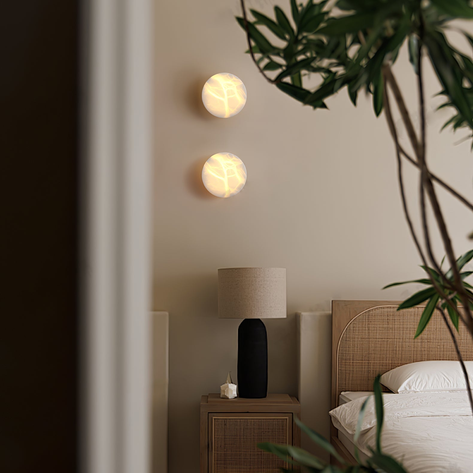 Freyza | Glim Brass Alabaster Brass Wall Light – Bedroom Hallway