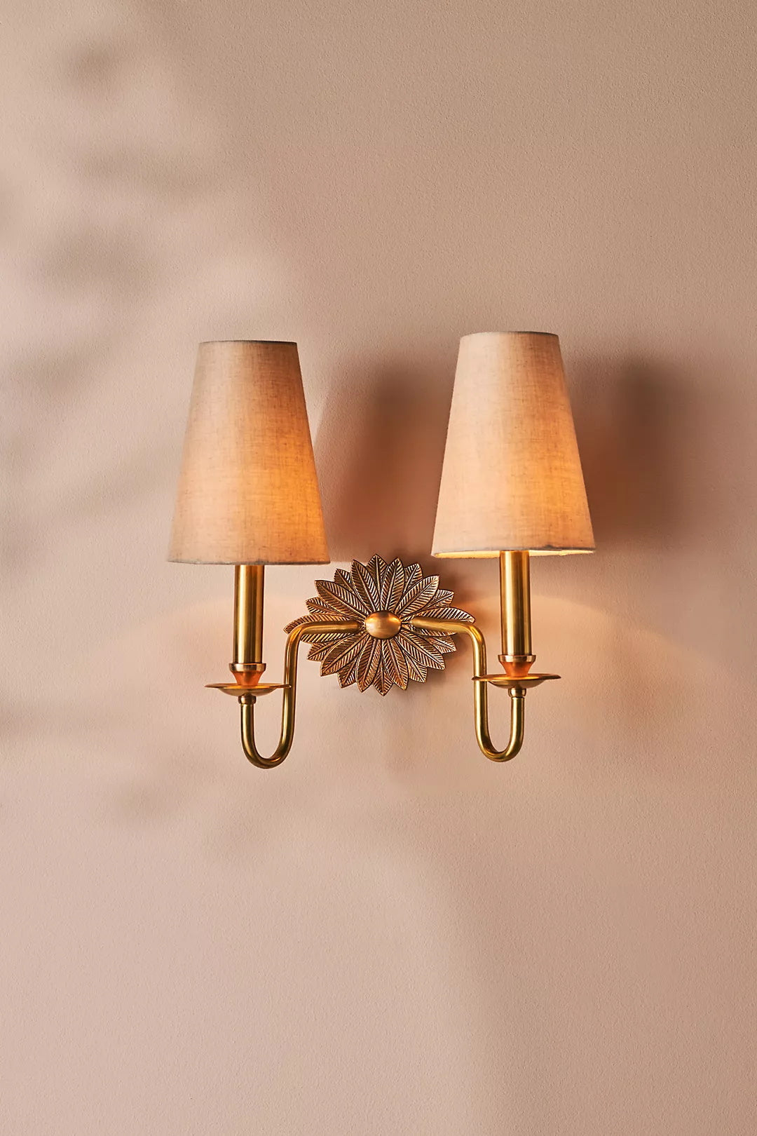 Freyza | Nimb Elegance Doppel-Wandleuchte aus Messing und Stoff – Schlafzimmer, Flur