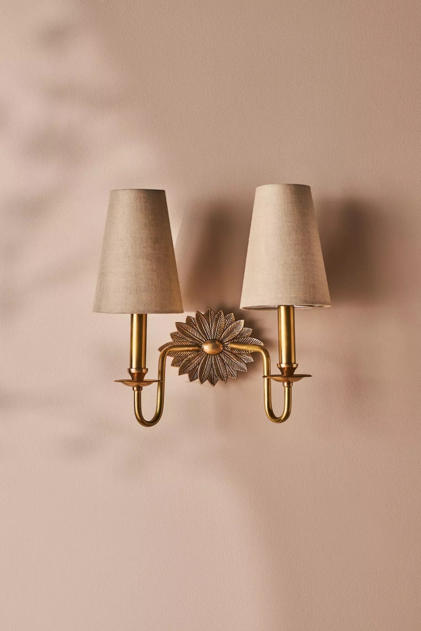 Freyza | Nimb Elegance Doppel-Wandleuchte aus Messing und Stoff – Schlafzimmer, Flur