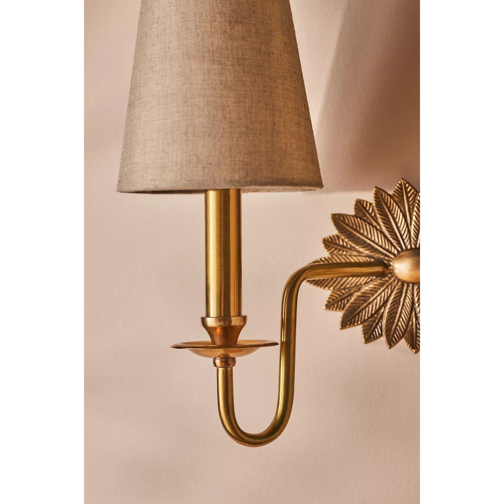 Freyza | Nimb Elegance Doppel-Wandleuchte aus Messing und Stoff – Schlafzimmer, Flur