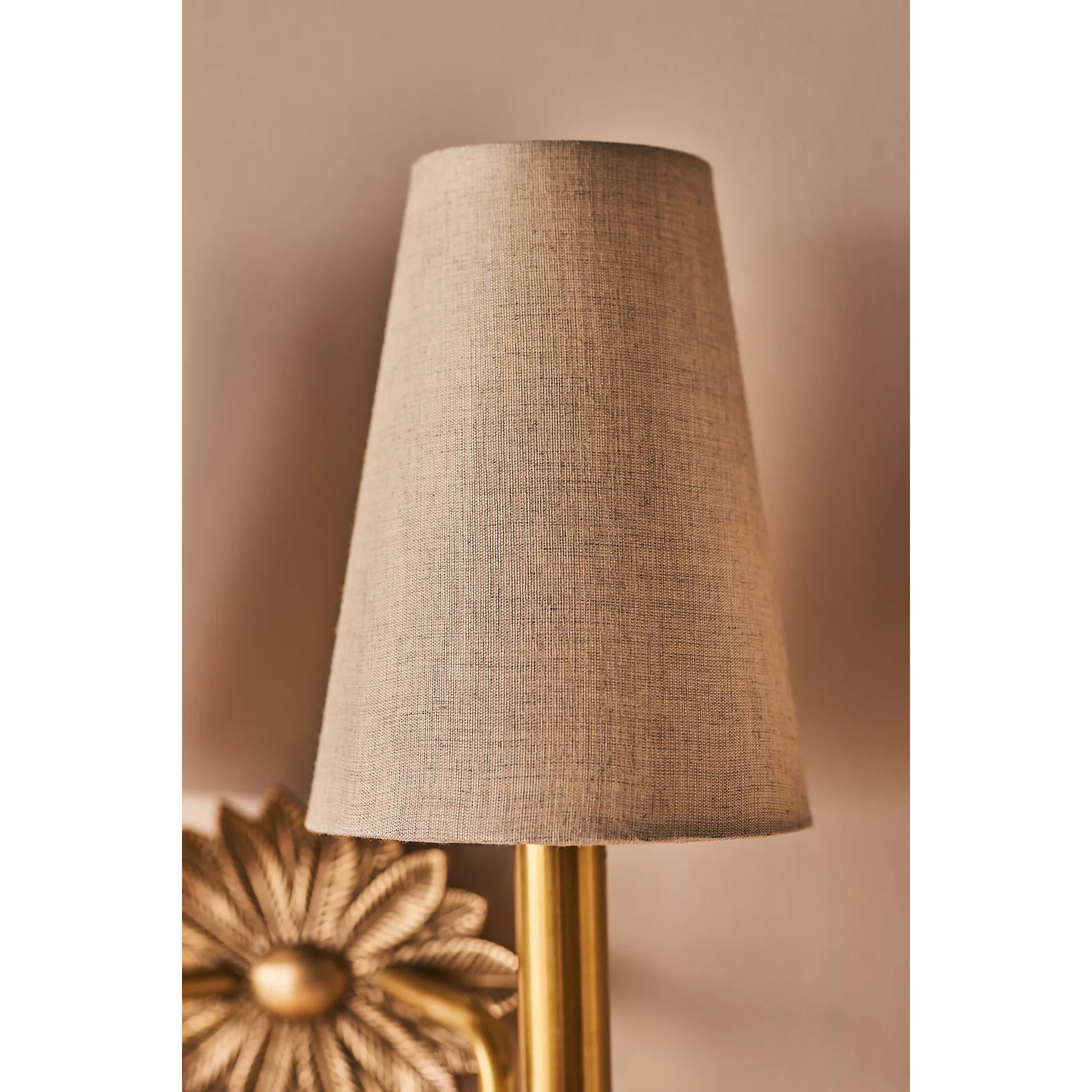 Freyza | Nimb Elegance Doppel-Wandleuchte aus Messing und Stoff – Schlafzimmer, Flur