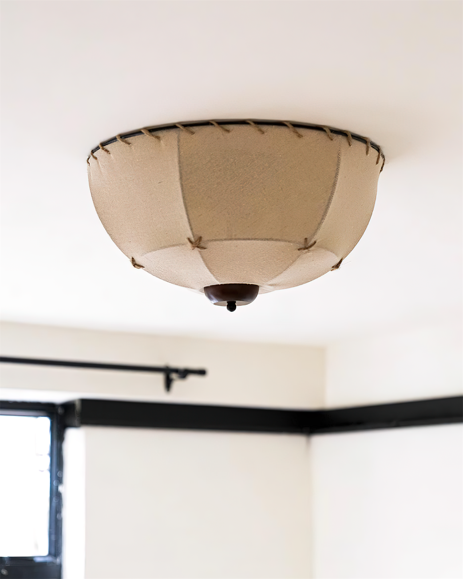 Freyza | Plafonnier artisanal en bois et tissu avec abat-jour, montage affleurant – Chambre, couloir, cuisine rustiques