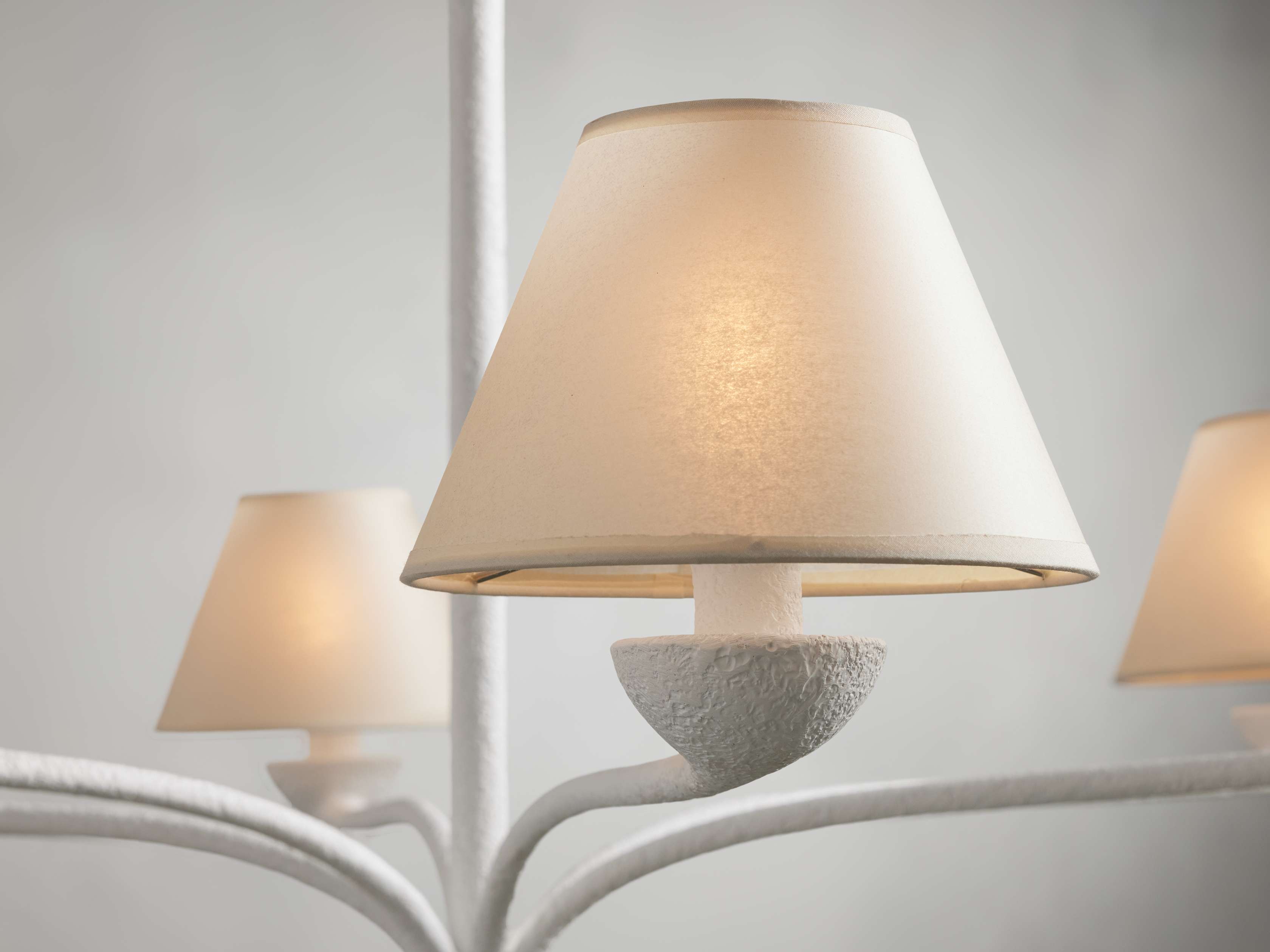 Freyza | Eleganter Vintage-Kronleuchter aus Harz mit geschwungenem Design – Vintage-Esszimmer und Wohnzimmer
