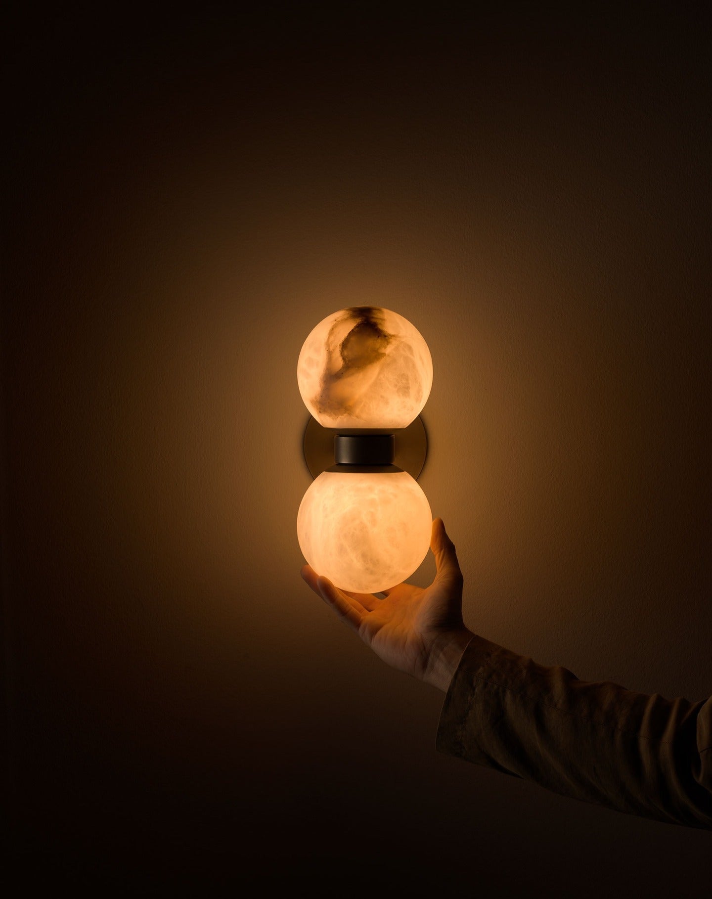 Freyza | Lush Globe Alabaster Wall Light – Bedroom Hallway