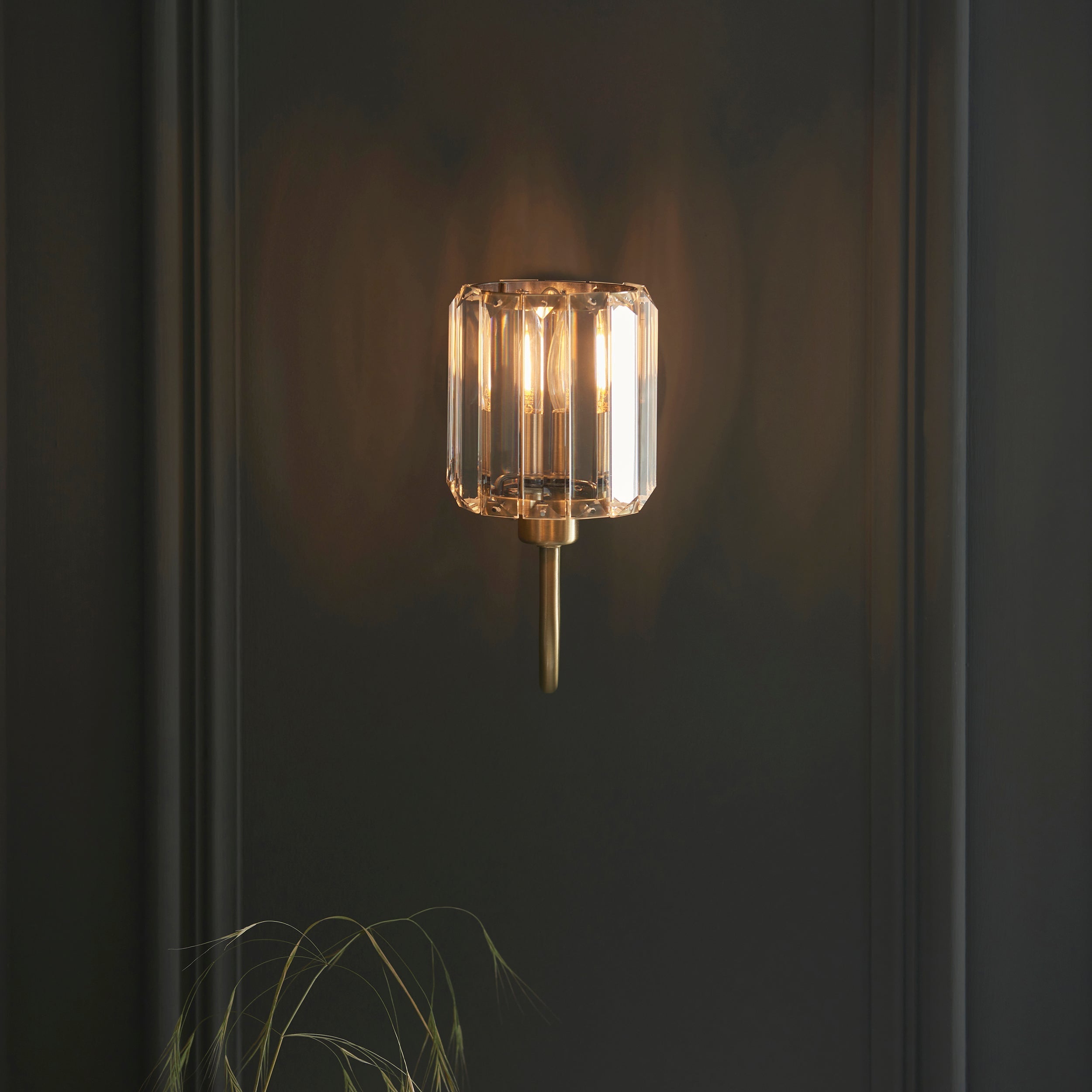 Elegant Wall Light | Antique Brass Sconce with Faceted Glass Shade | Timeless Design for Cozy Ambiance 2