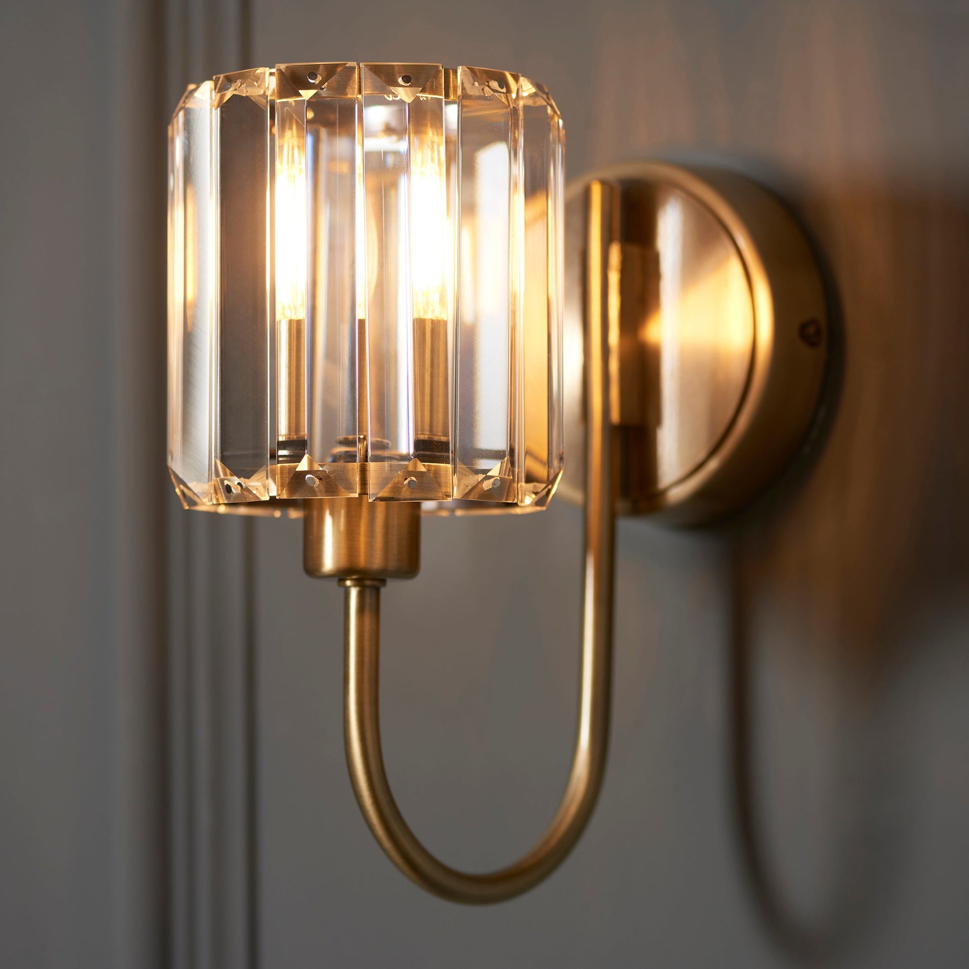 Elegant Wall Light | Antique Brass Sconce with Faceted Glass Shade | Timeless Design for Cozy Ambiance 6