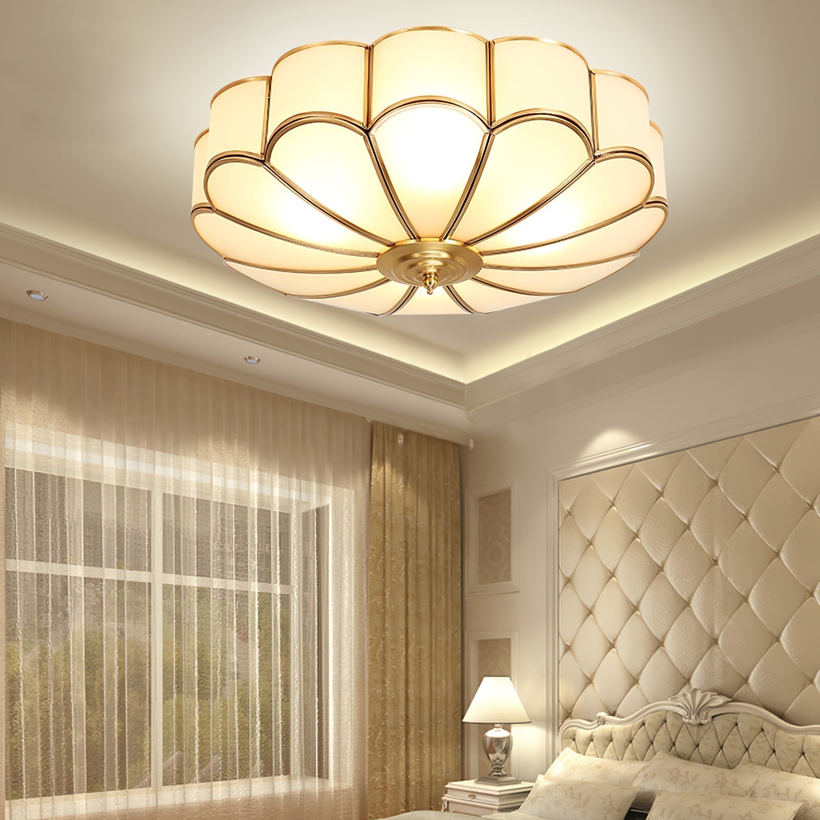 Freyza | Lampe de plafond en laiton et verre en forme de fleur viraéenne – Chambre à coucher, salon