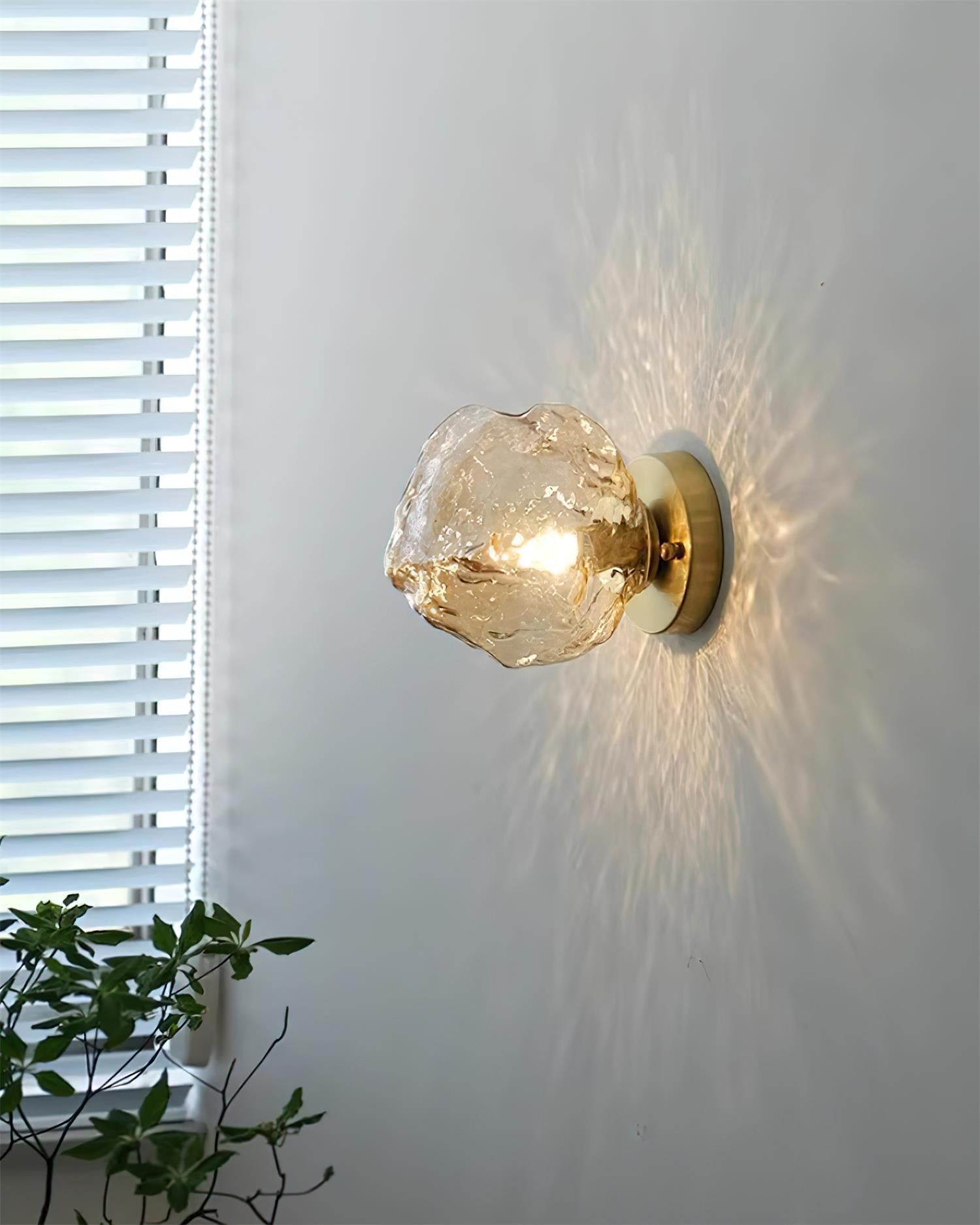 Freyza | Applique murale d’intérieur en verre ambré texturé Gavli – Chambre, salon