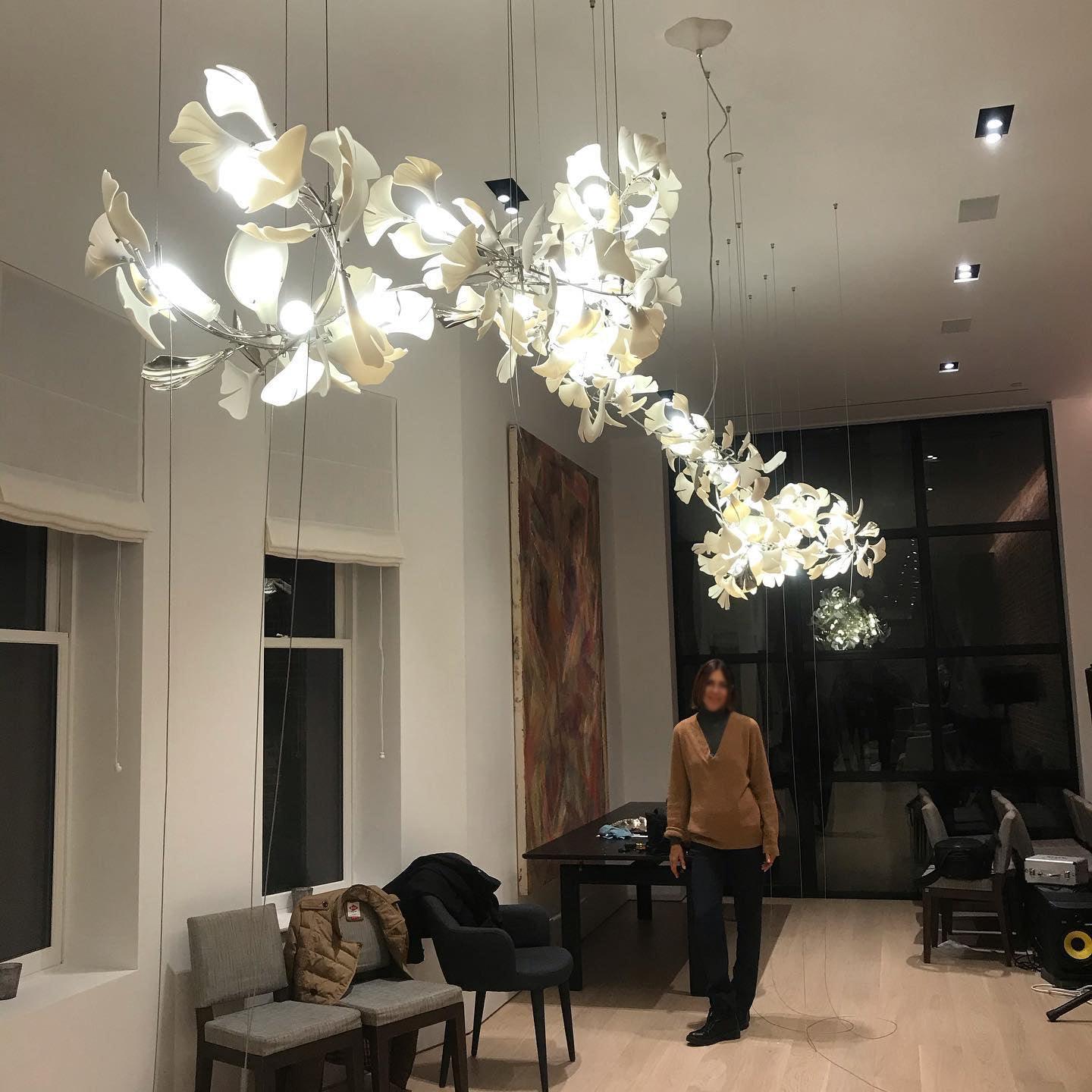 Freyza | Lustre à structure métallique dorée et blanche – Lustre moderne pour salle à manger et salon