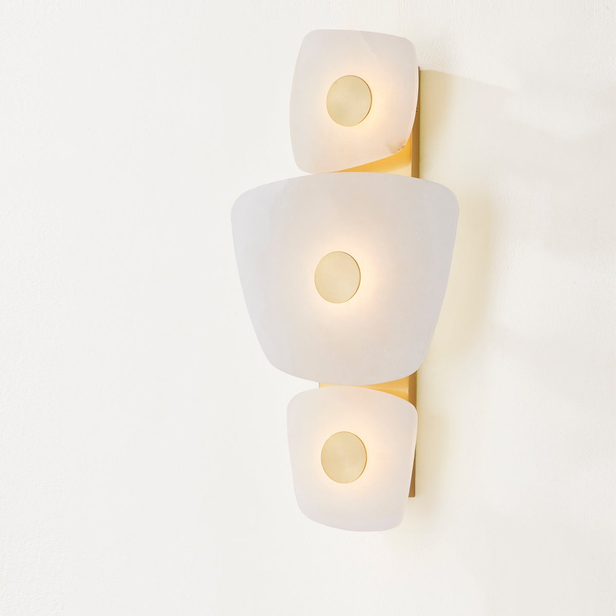 Freyza | Itheora Wandleuchte aus Messing und Alabaster – Schlafzimmer, Flur