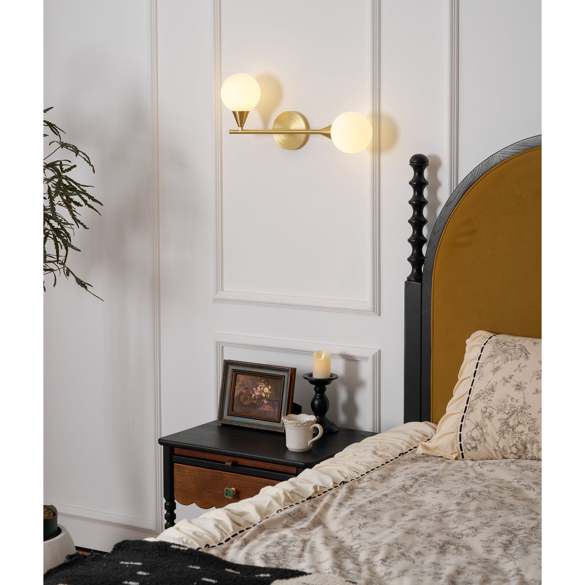 Freyza | Wandleuchte aus Messing und Glas mit Armen – Schlafzimmer, Flur
