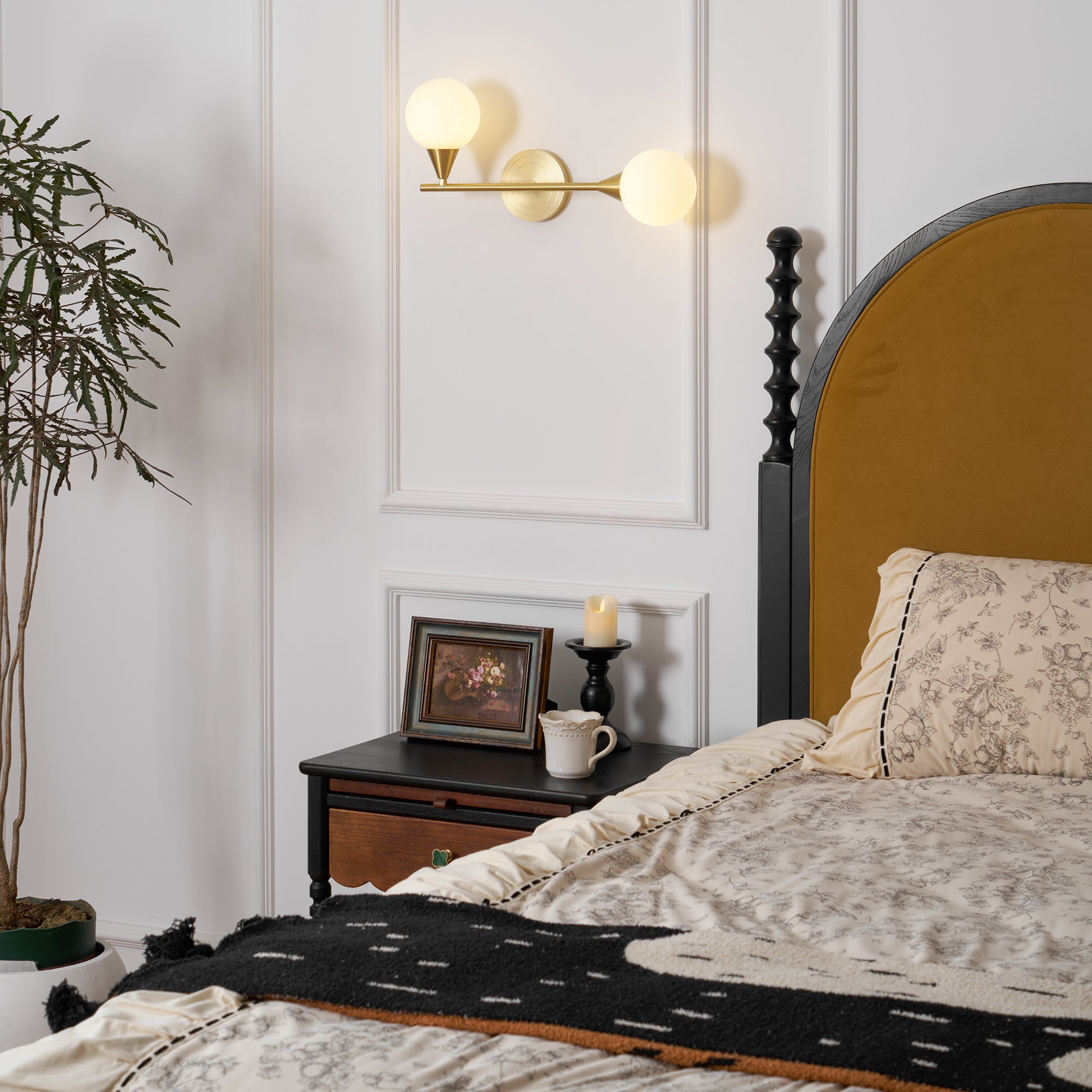 Freyza | Wandleuchte aus Messing und Glas mit Armen – Schlafzimmer, Flur