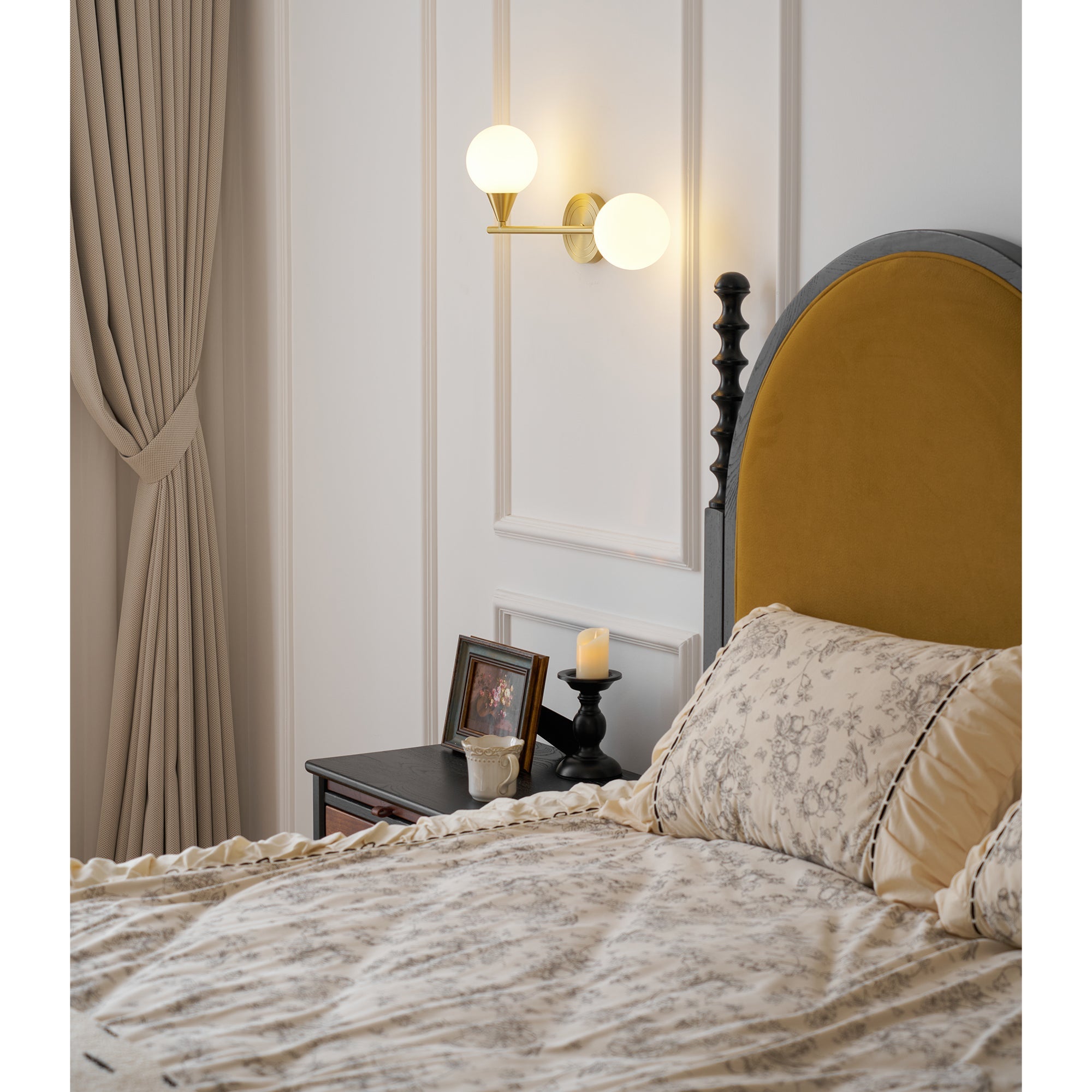 Freyza | Wandleuchte aus Messing und Glas mit Armen – Schlafzimmer, Flur