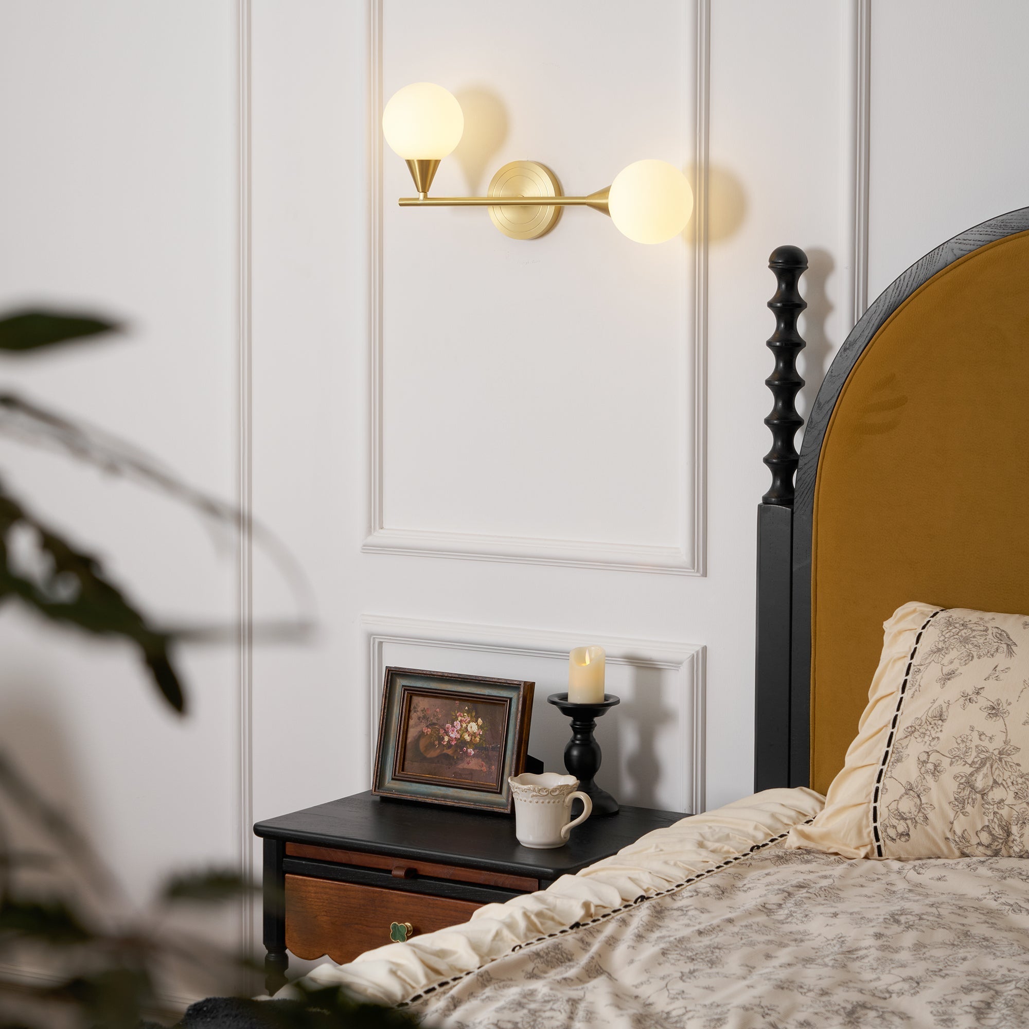 Freyza | Wandleuchte aus Messing und Glas mit Armen – Schlafzimmer, Flur