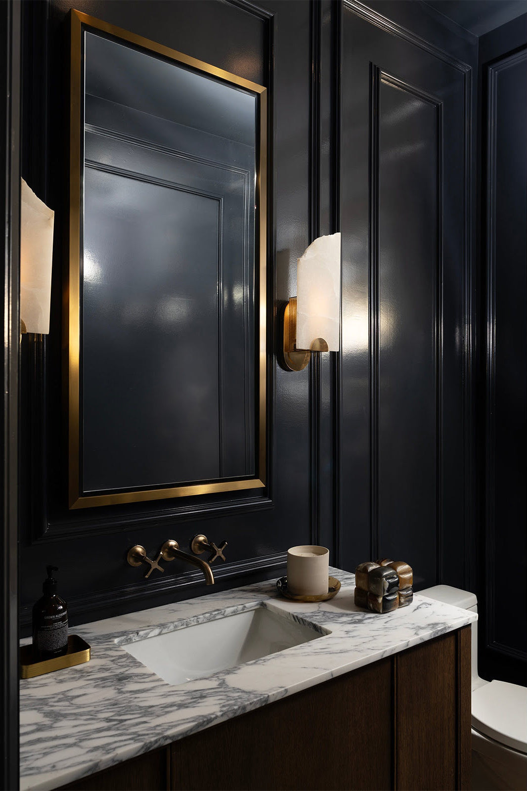 Freyza | Olphaiel Brass Alabaster Brass Wall Light – Bedroom Hallway
