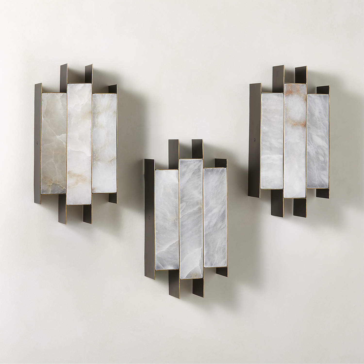 Freyza | Vavynor Brass Alabaster Brass Wall Light – Bedroom Hallway