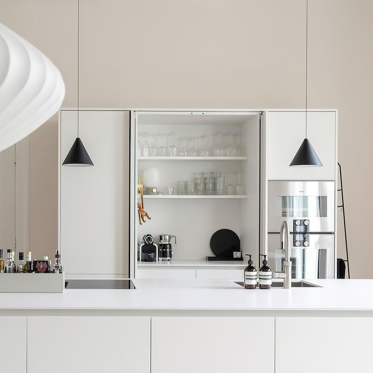Freyza | Suspension conique noire, luminaire suspendu noir – Cuisine industrielle, salle à manger