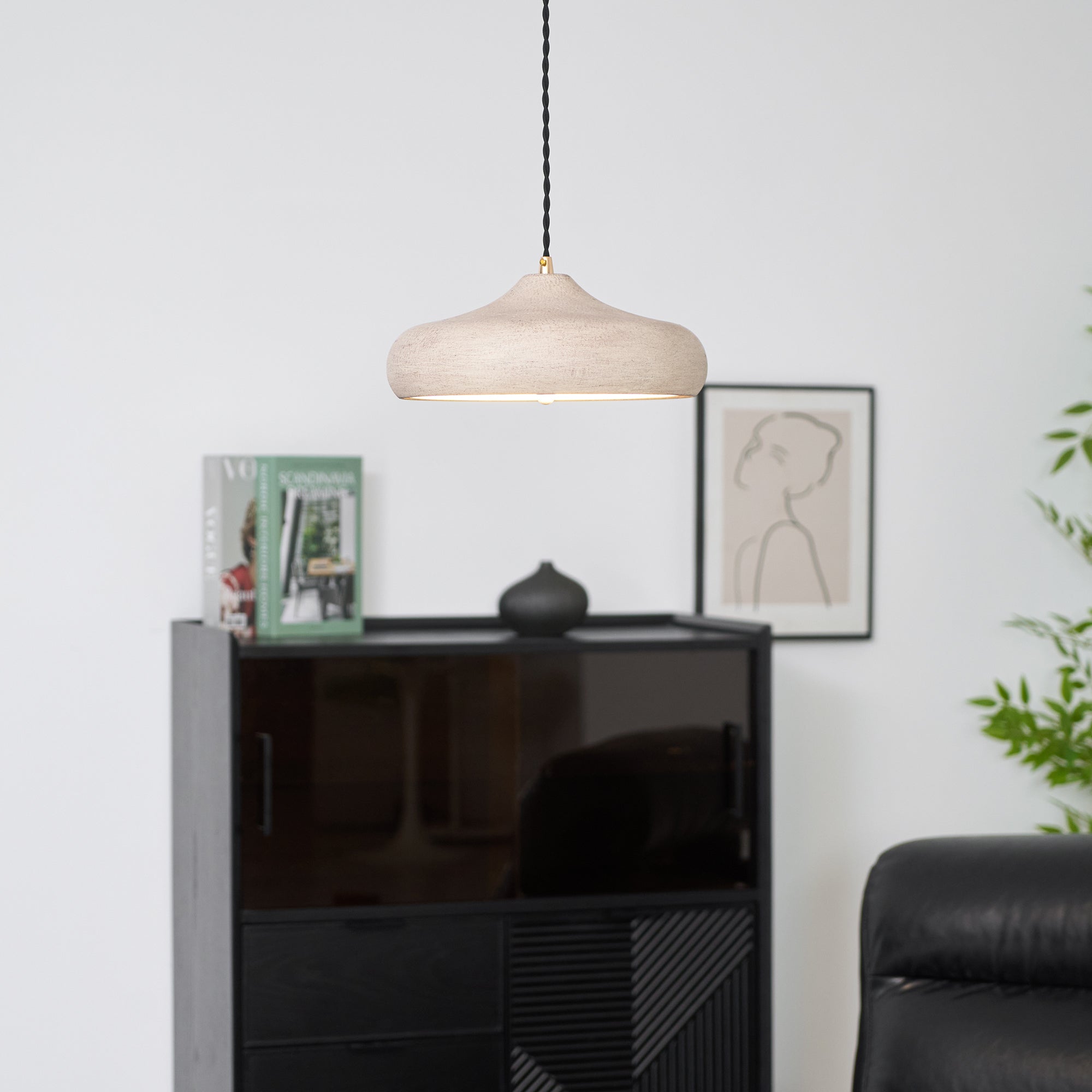 Suspension noire Freyza | Etalyra – Luminaire suspendu noir pour cuisine et salle à manger