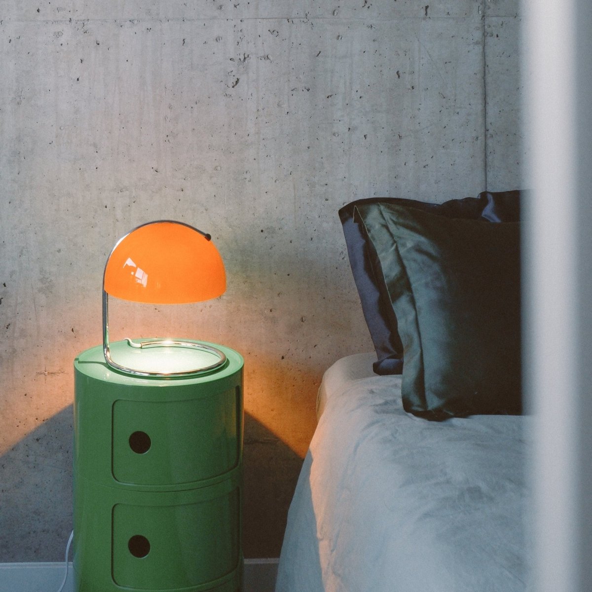 Kranos | Elegant Retro Mid-Century Glass Table Lamp for Bedside or Desk 3
