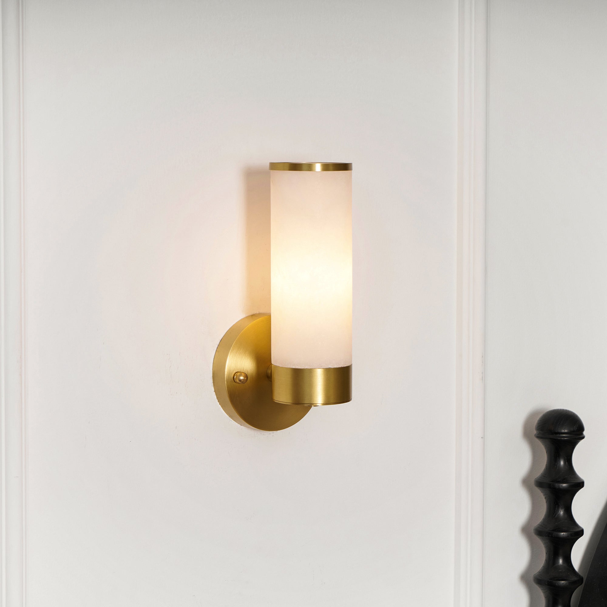 Freyza | Olvynis Brass Alabaster Brass Wall Light – Bedroom Hallway