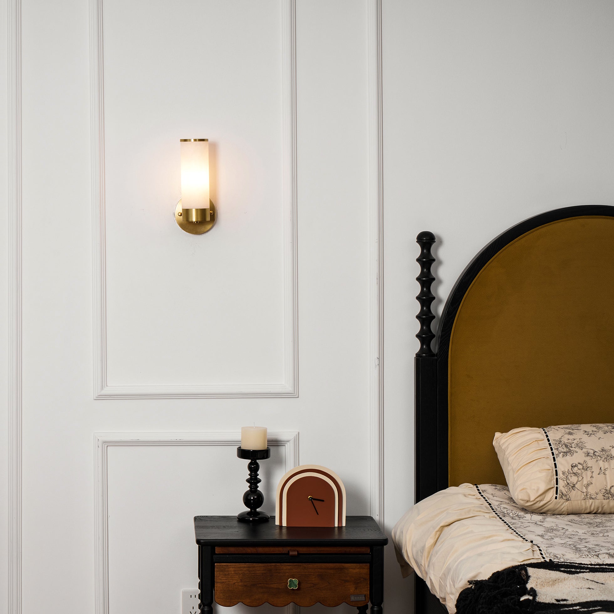 Freyza | Olvynis Brass Alabaster Brass Wall Light – Bedroom Hallway