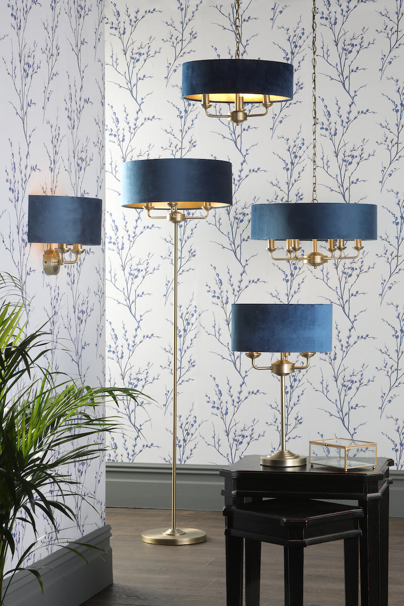 Freyza – Laura Ashley Sorrento 3-flammige Pendelleuchte, Antikmessing und blauer Samt
