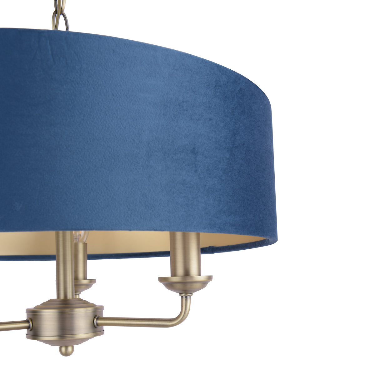 Freyza – Laura Ashley Sorrento 3-flammige Pendelleuchte, Antikmessing und blauer Samt