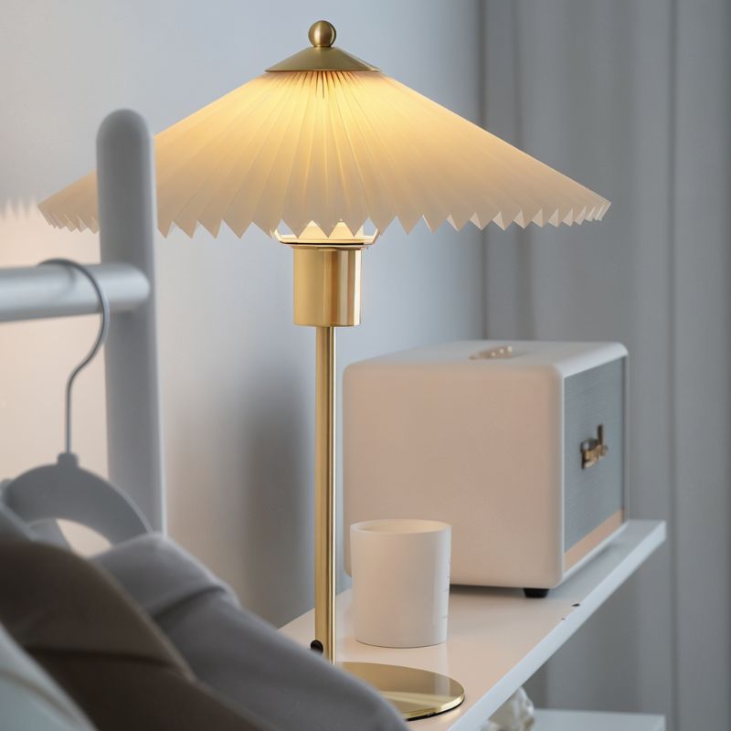 LuminaraGlow | Elegant Retro Table Lamp for Bedside & Living Room 3