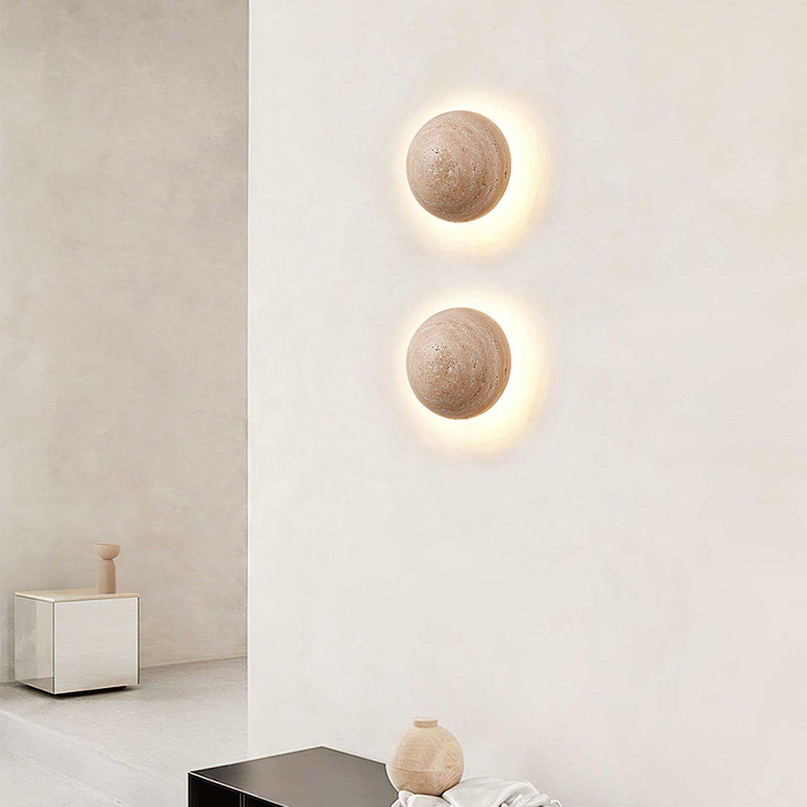 Freyza | Applique murale minimaliste en travertin Nyvarion – Chambre et couloir minimalistes