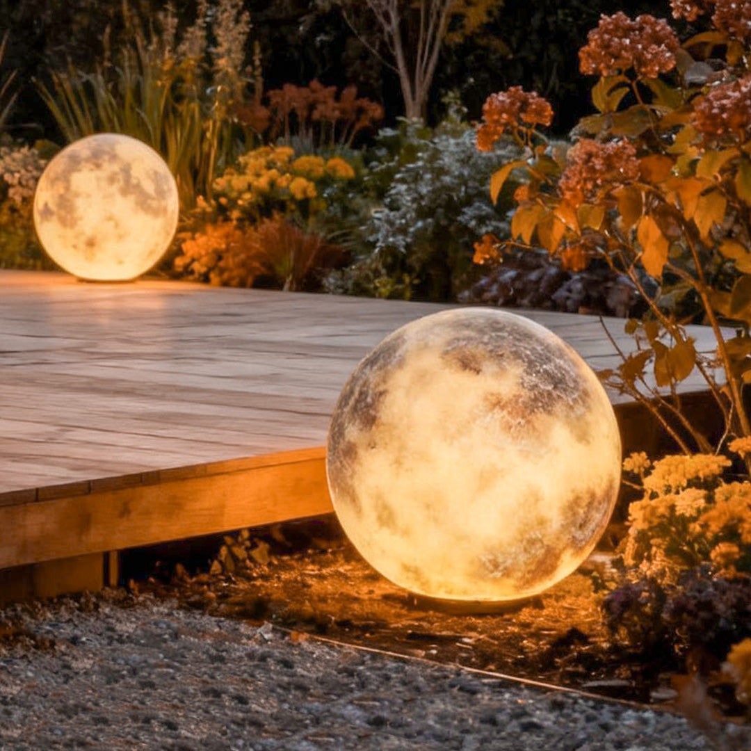 Lunara | Elegant Moon Shaped Solar Outdoor Garden Light Fixture 1