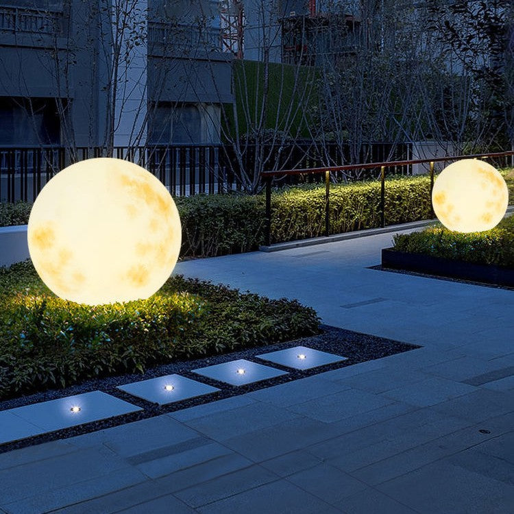 Freyza - Lunara | Elegant Solar Garden Moon Shaped Outdoor Light Fixture