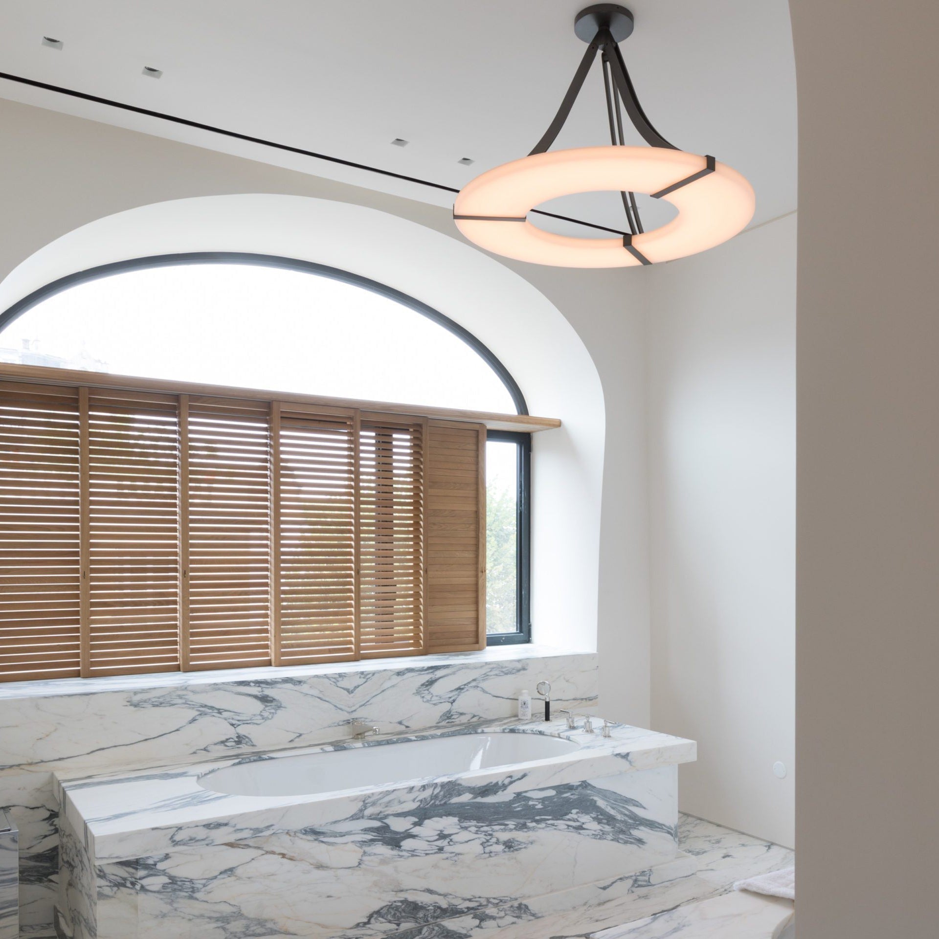 Freyza | Elirionis Alabaster-Kronleuchter – Esszimmer, Wohnzimmer