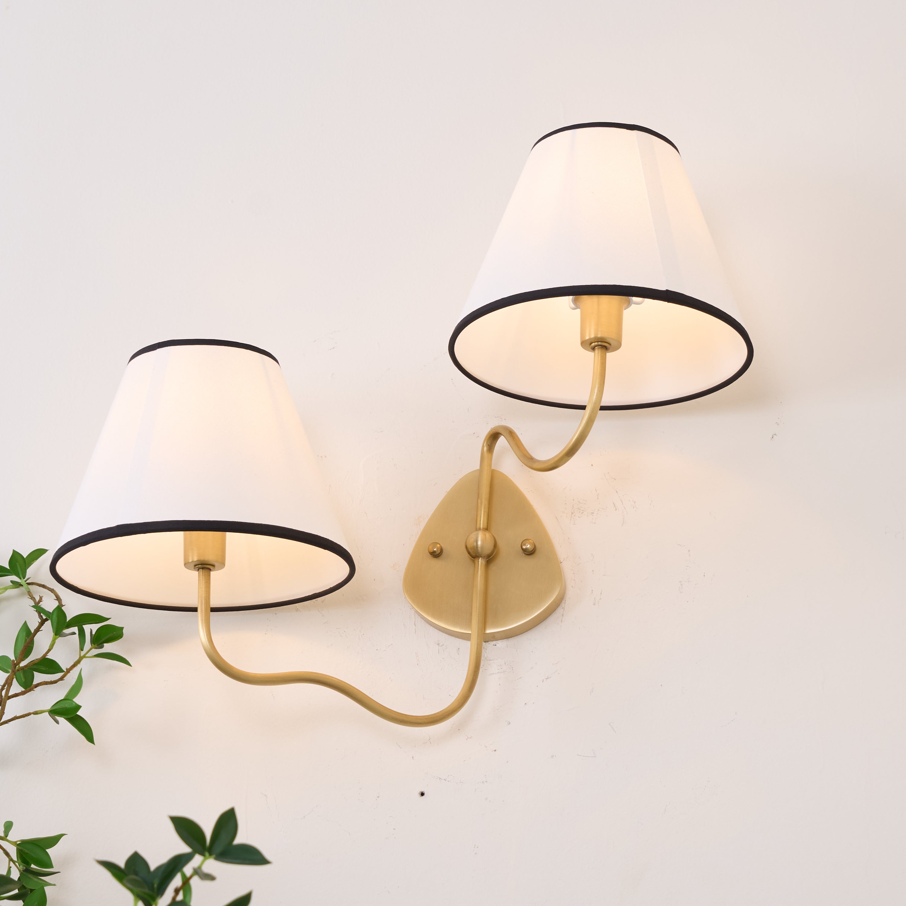 Freyza | Evynor Vintage Industrial Brass Fabric Wall Light – Industrial Bedroom Hallway