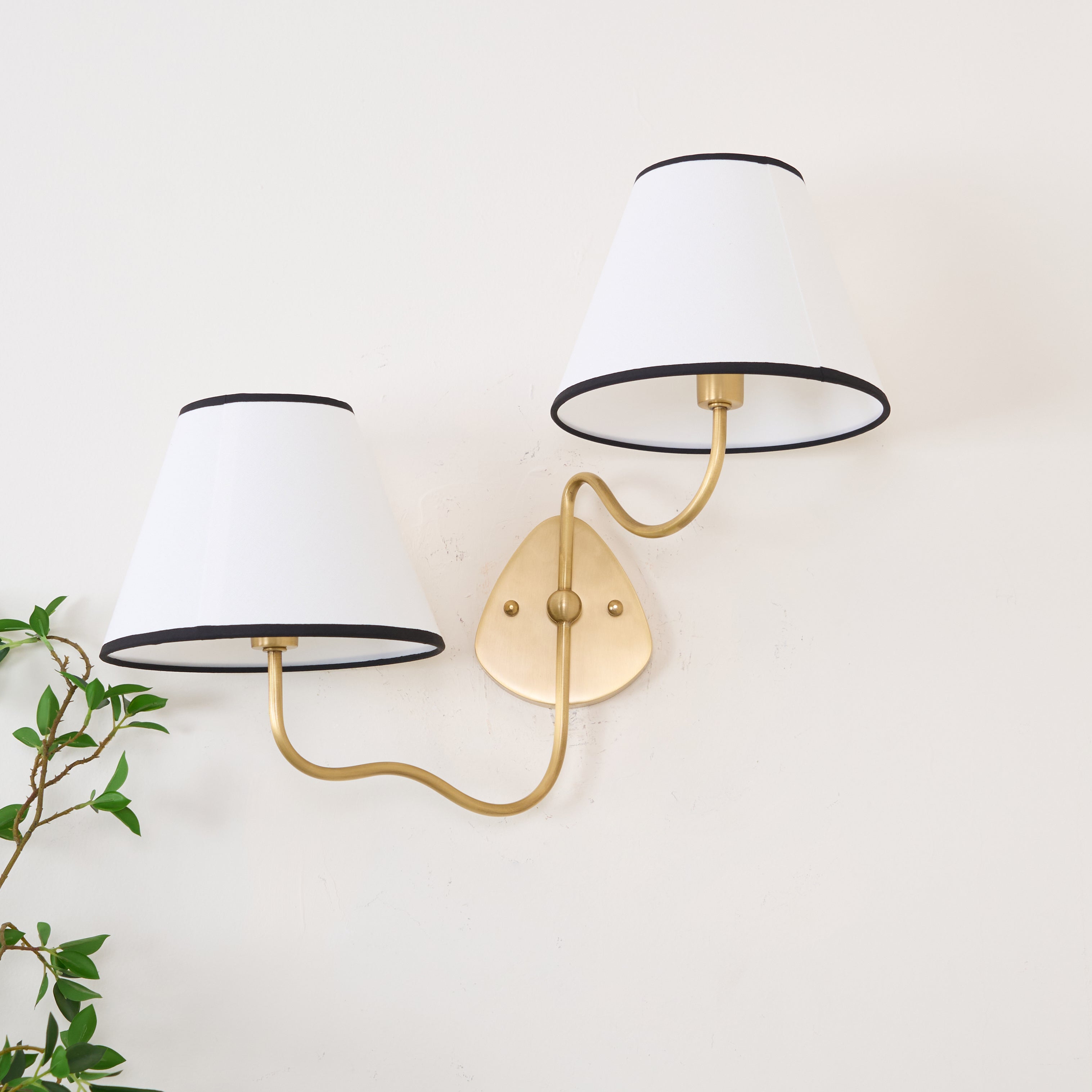 Freyza | Evynor Vintage Industrial Brass Fabric Wall Light – Industrial Bedroom Hallway