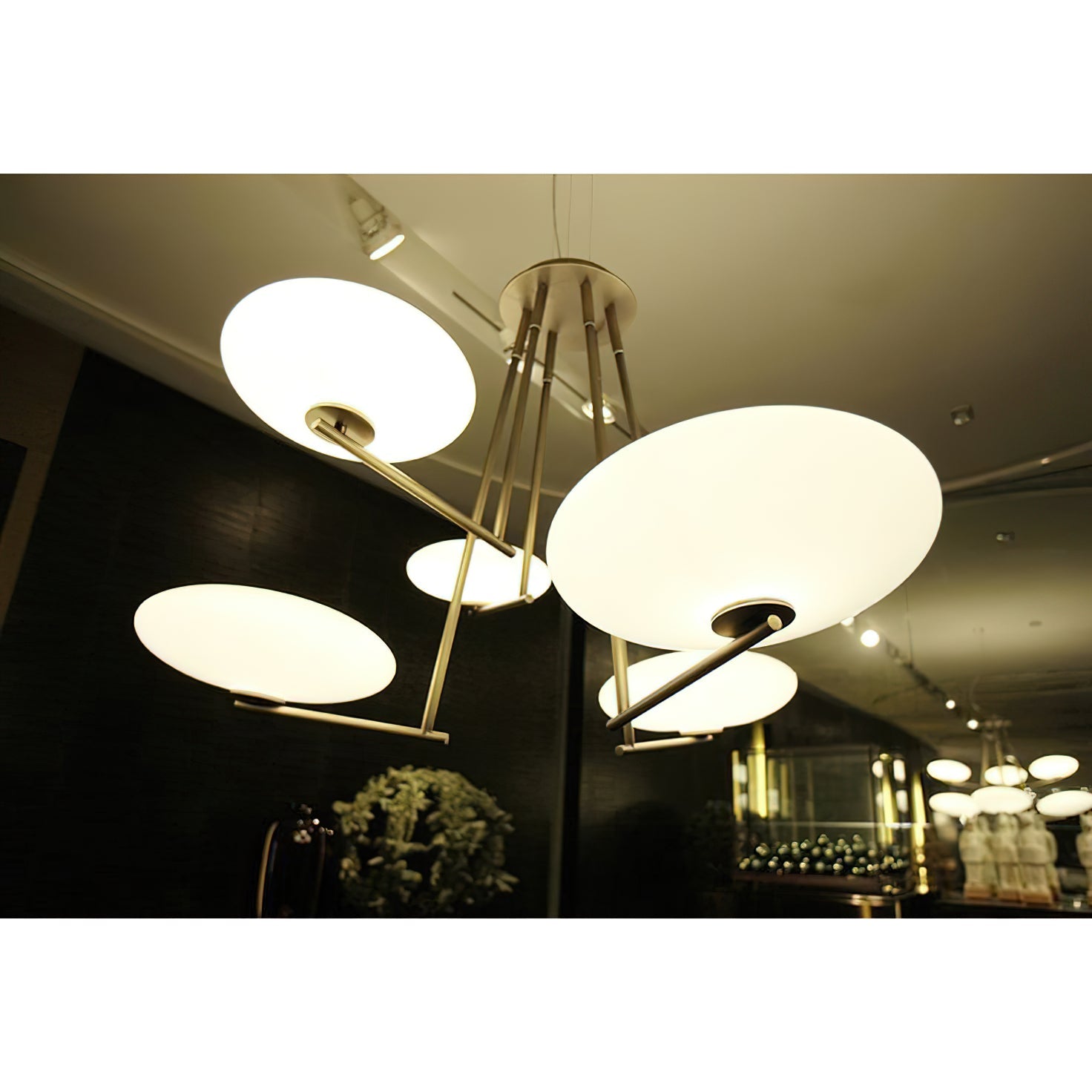 Freyza | Umirarae – Plafonnier en laiton et verre pour chambre et salon
