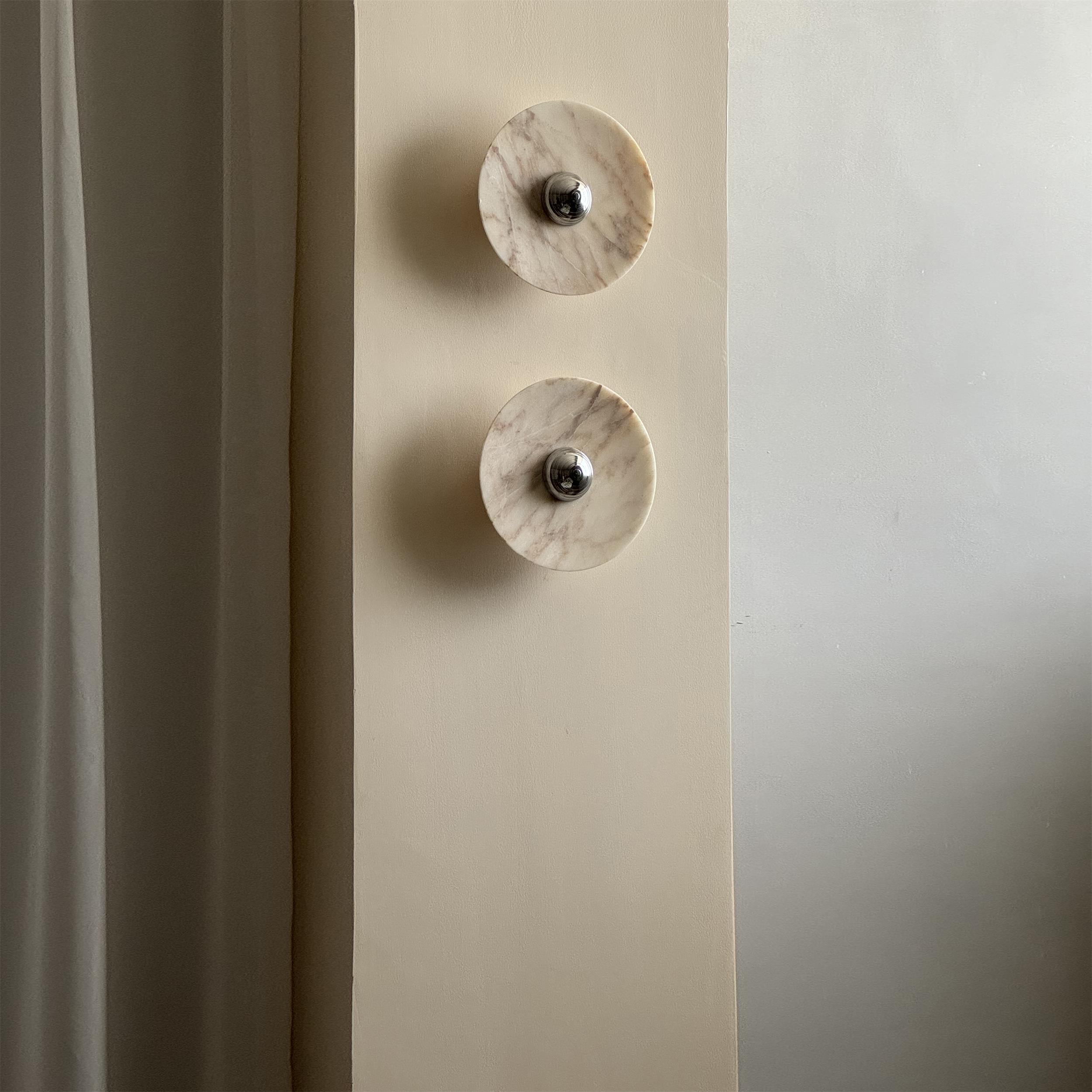Freyza | Applique murale Alba en chrome et marbre – chambre, couloir