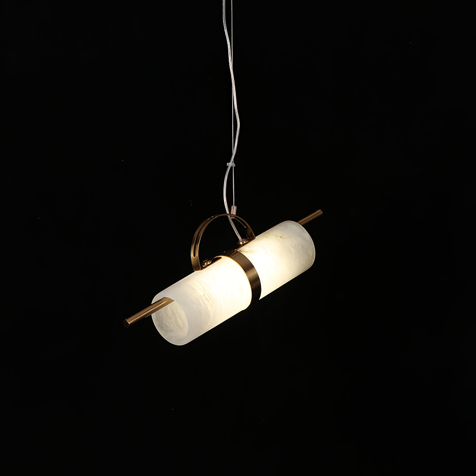 Freyza | Zylindrische Pendelleuchte „Atheor“ aus Alabaster – Küche und Esszimmer