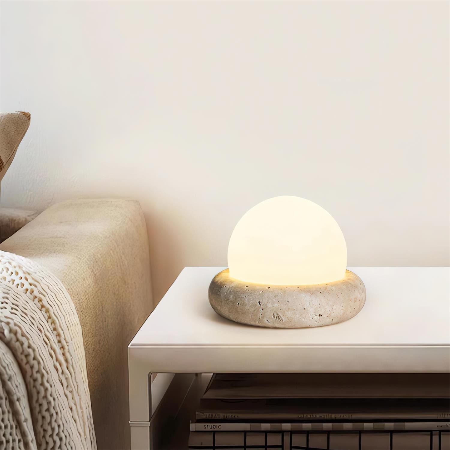 Freyza | Lampe de table globe en travertin Riita – lampe de chevet pour chambre