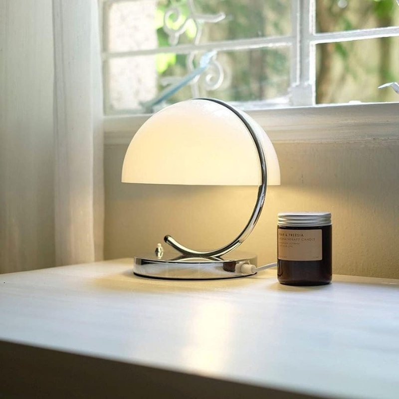 NostalgiaGlow | Elegant Vintage Style Table Lamp for Cozy Spaces 4