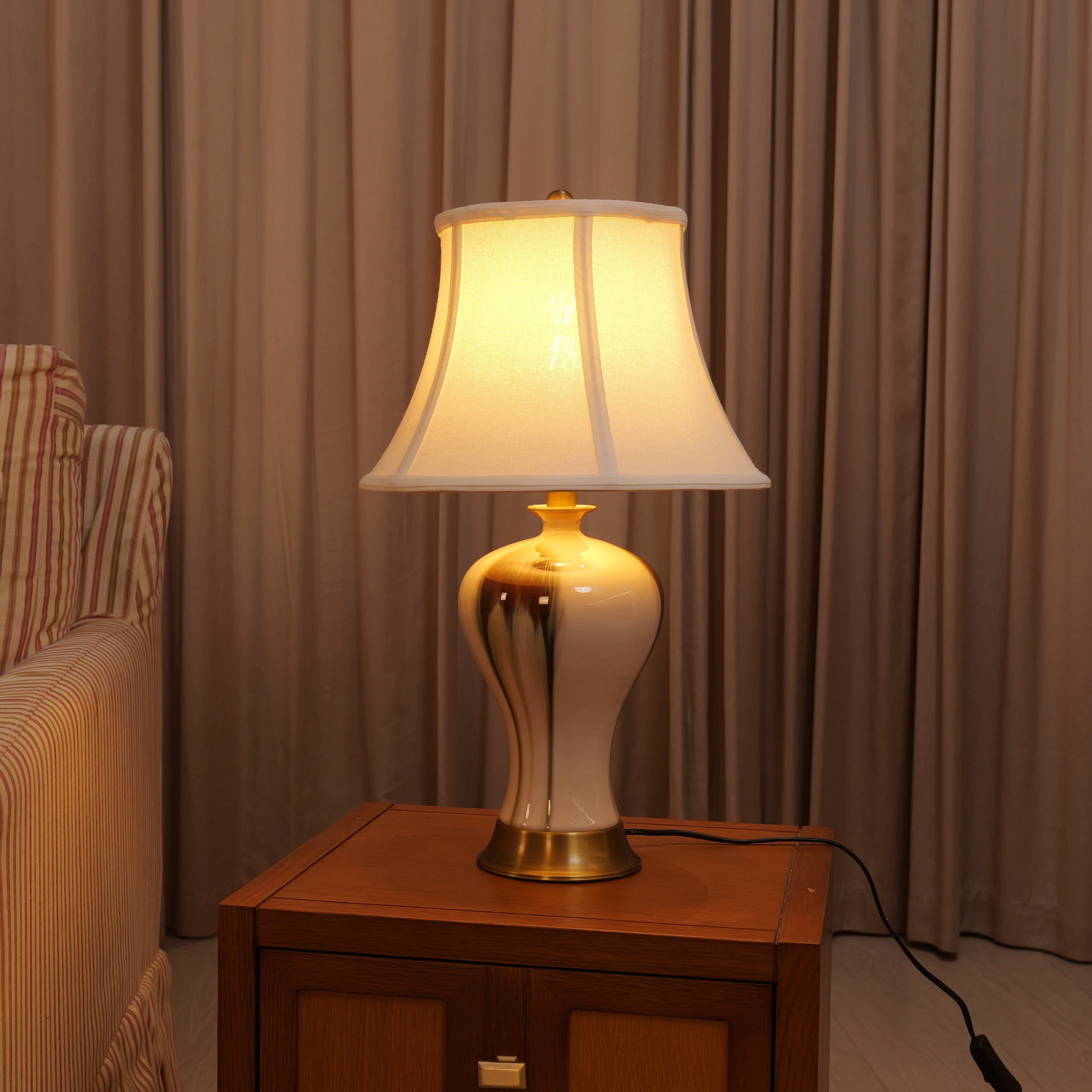 Ceramica | Elegant Black Gold Gradient Vase Table Lamp 2