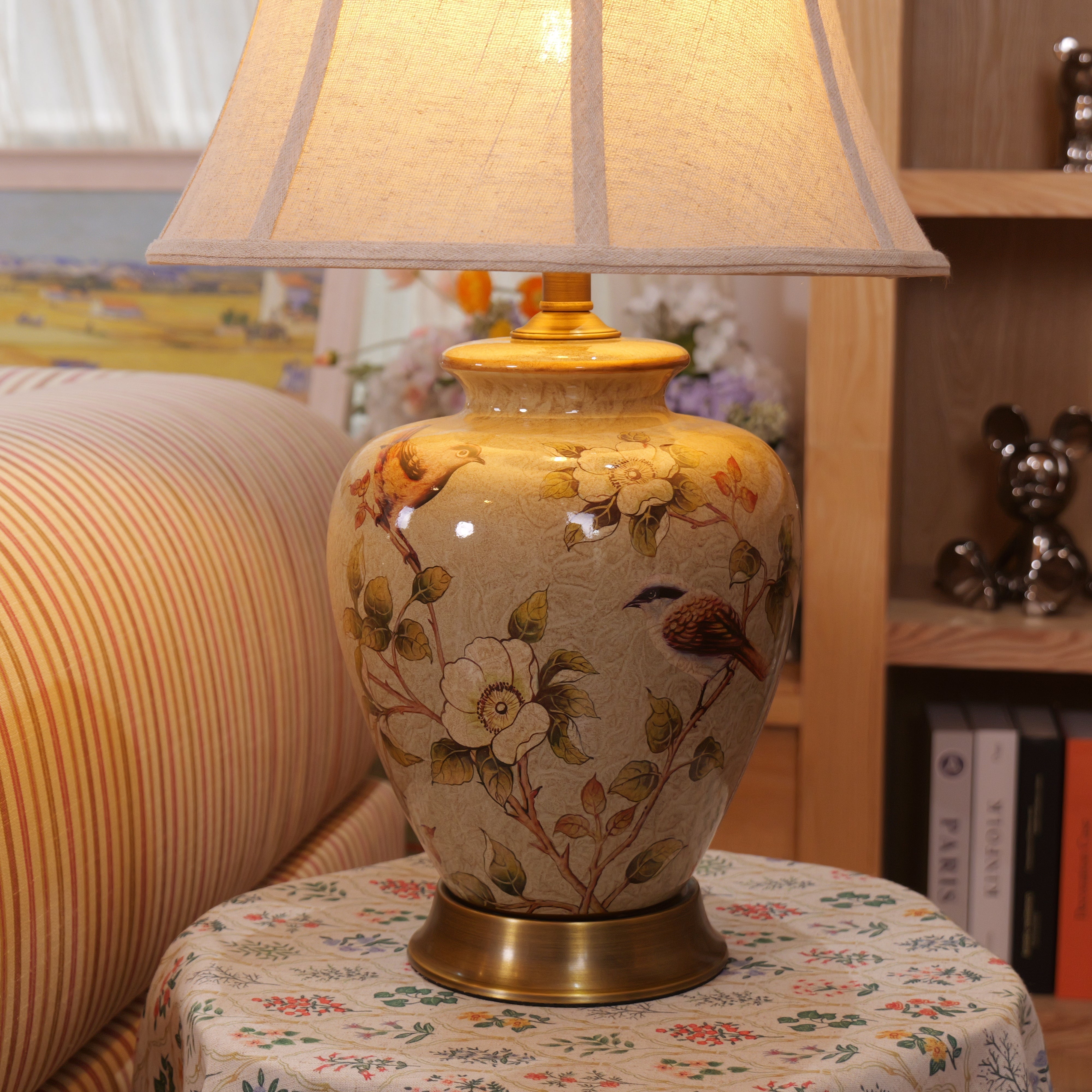 Ceramica | Elegant Hand-Painted Vintage Bird-Pattern Table Lamp 3