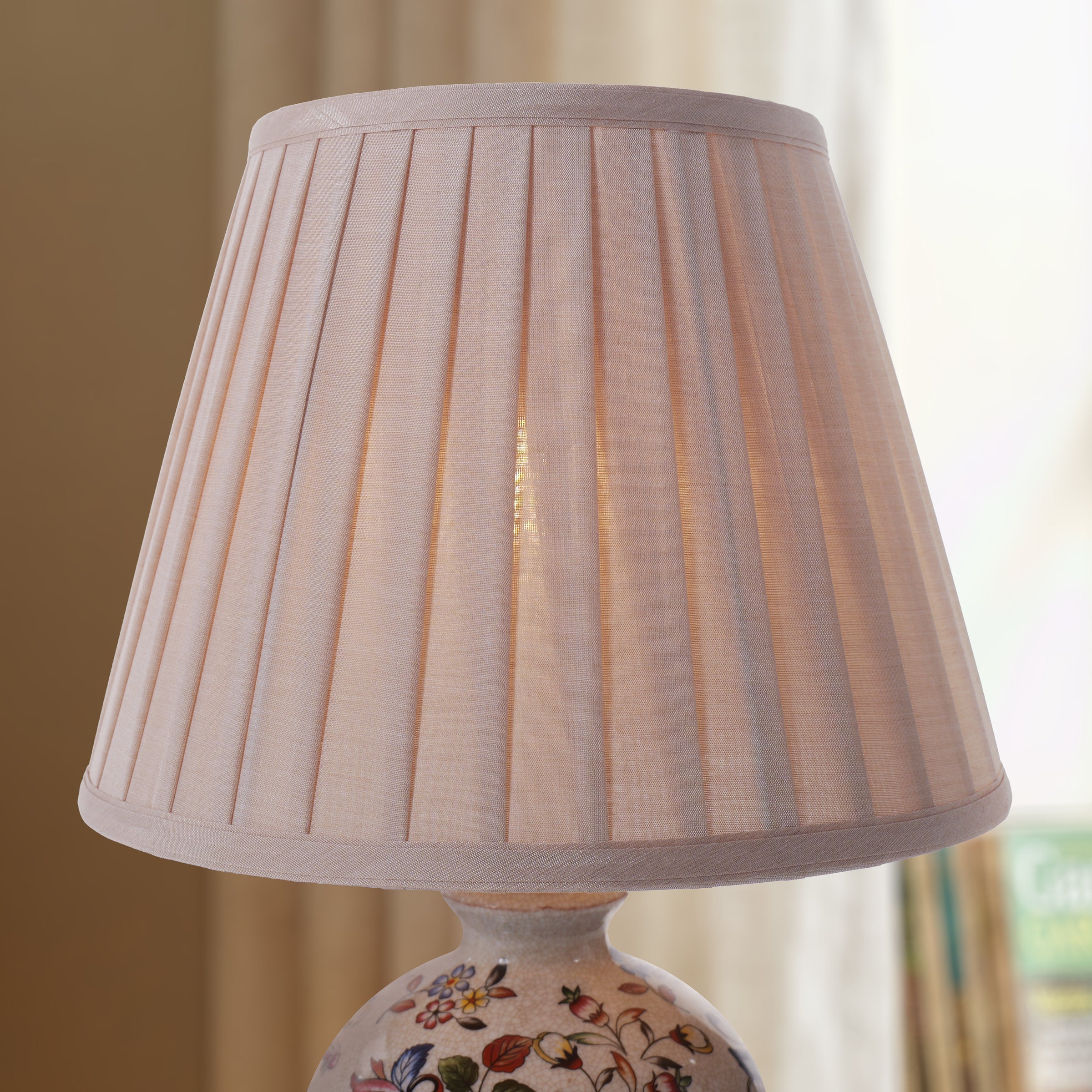 Porcelain Elegance | Timeless Hand-Painted Chinoiserie Table Lamp 7
