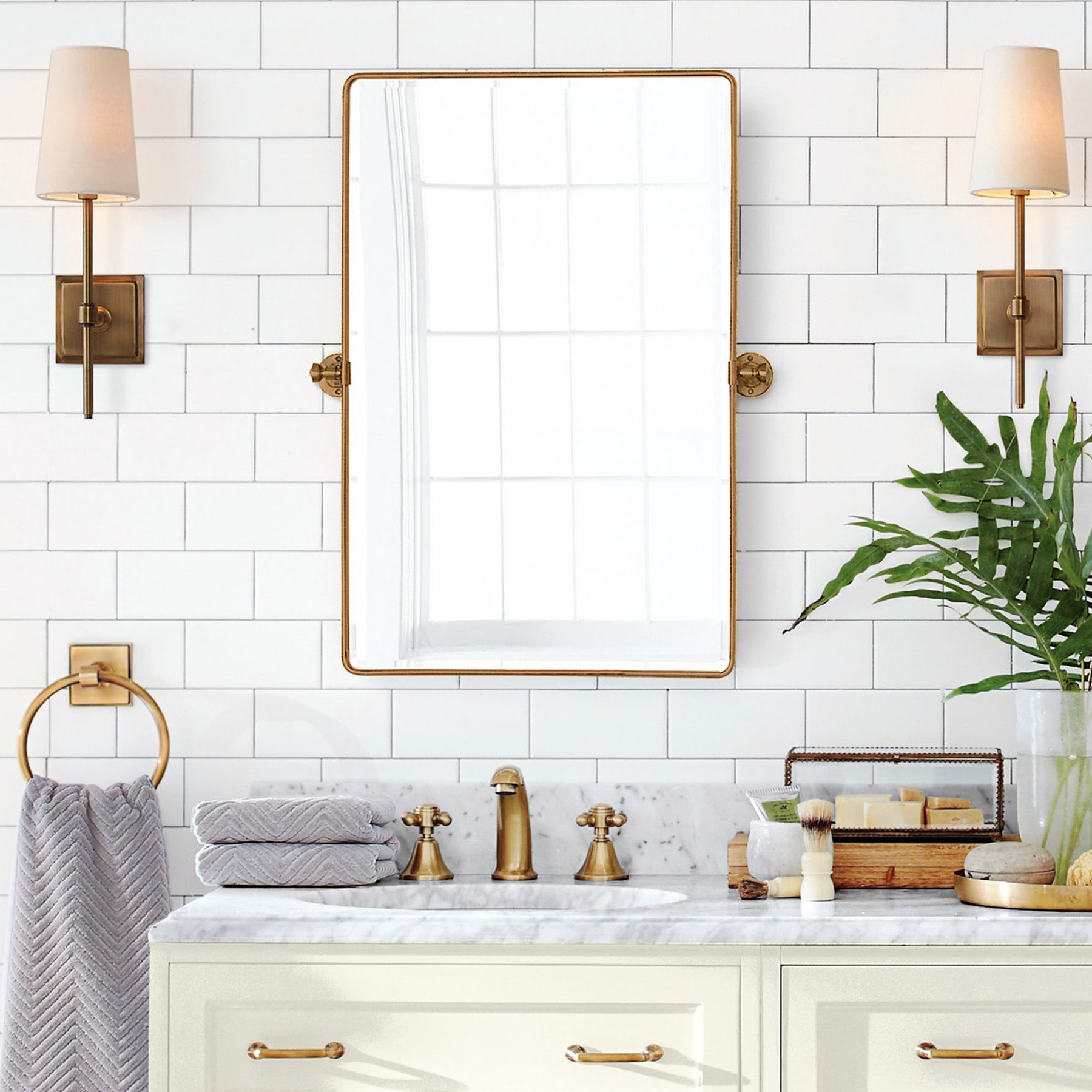 Freyza | Vicarara Vintage-Industrielle Wandleuchte aus Messing mit Stoffschirm – Industrielles Schlafzimmer, Flur