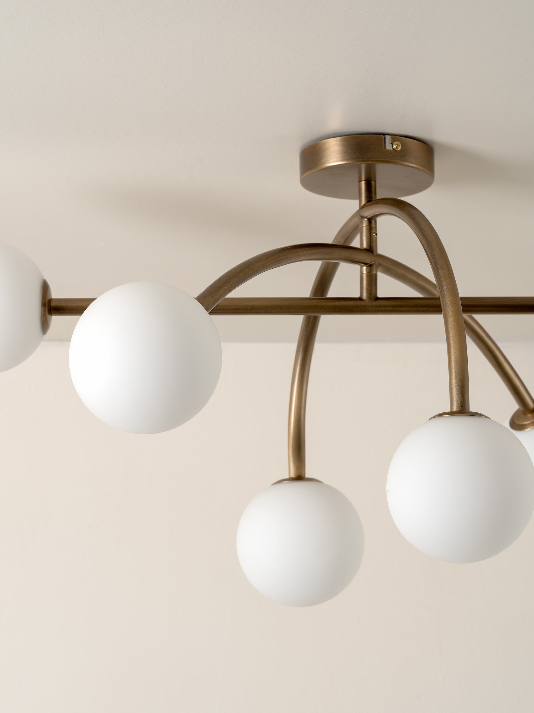 Freyza | Sythael – Plafonnier en verre et laiton pour chambre et salon