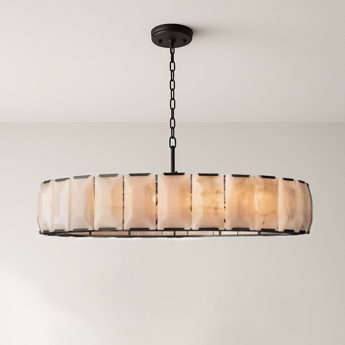 Freyza - SakhraStone | Eleganter moderner runder Alabaster-Esstisch-Kronleuchter