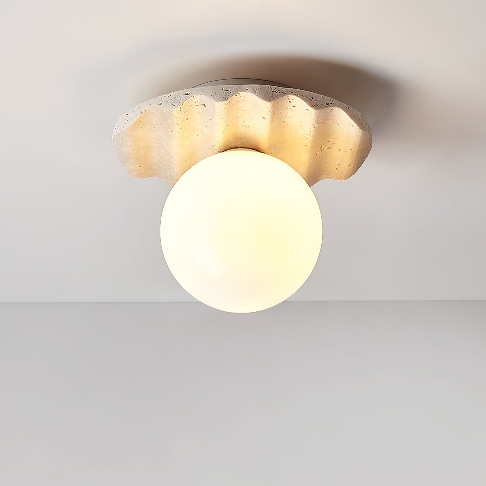 Freyza | Suspension de plafond ondulée en travertin – Chambre, salon