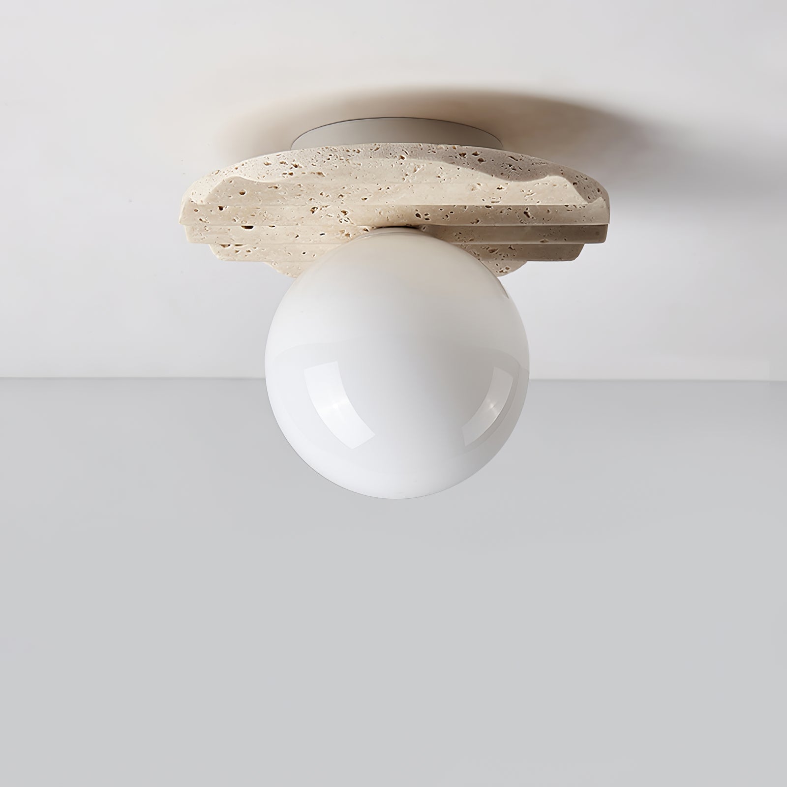 Freyza | Suspension de plafond ondulée en travertin – Chambre, salon