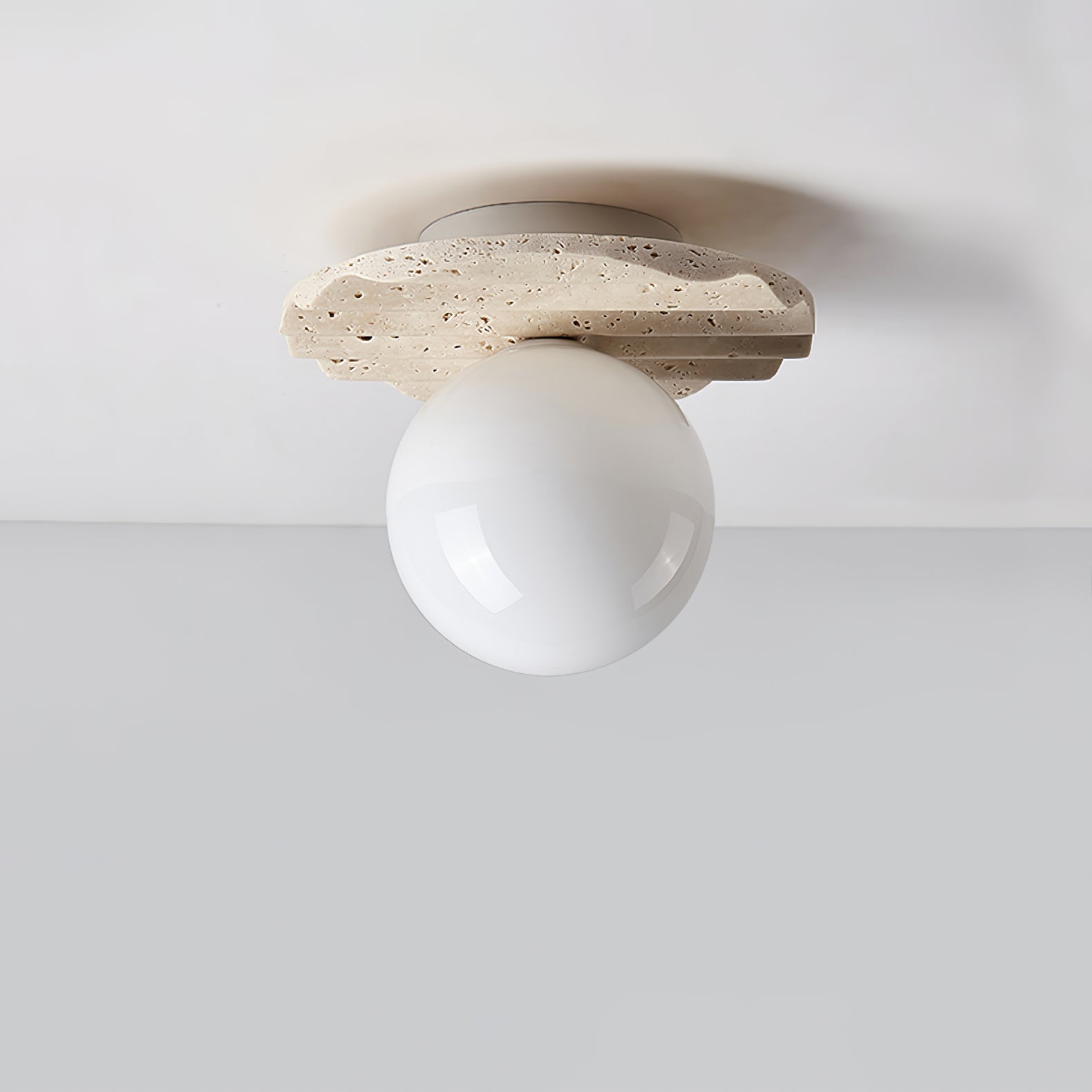Freyza | Suspension de plafond ondulée en travertin – Chambre, salon
