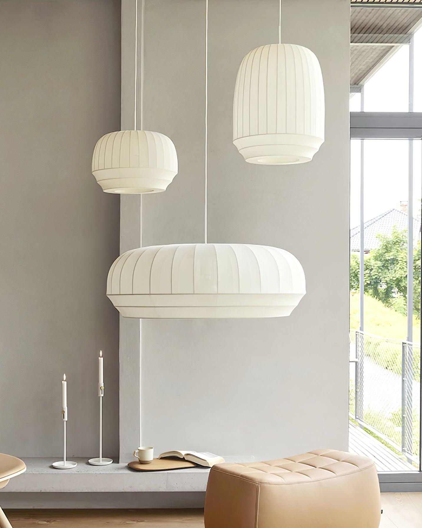 Freyza | Suspension en tissu blanc avec abat-jour en soie – Luminaire moderne pour cuisine et salle à manger