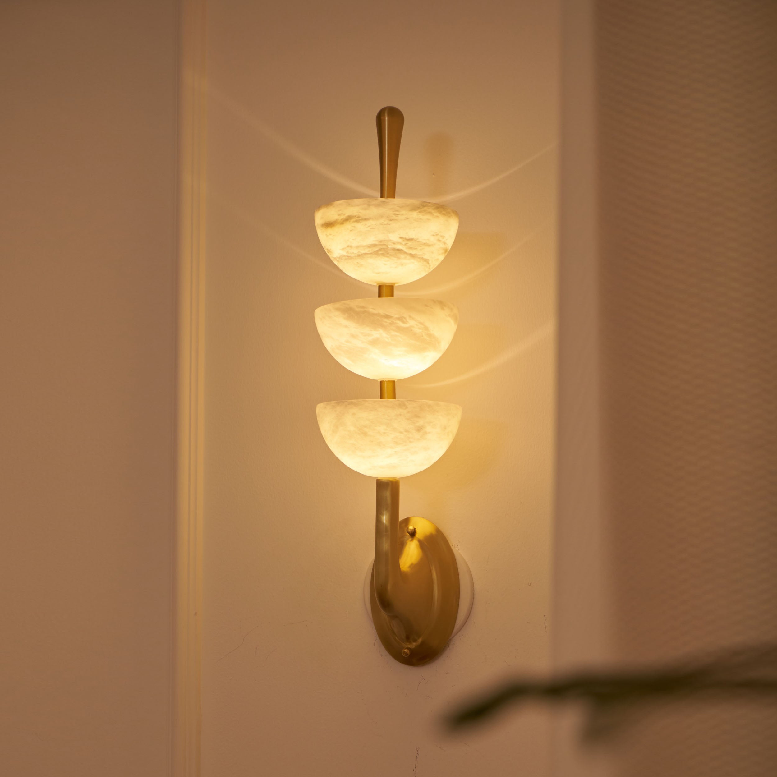 Freyza | Vitheiel Art Alabaster Wall Light – Bedroom Hallway